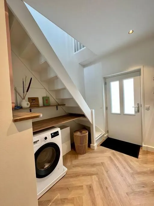Tiny House In Center Aalsmeer I Close To Schiphol & Amsterdam Apartment