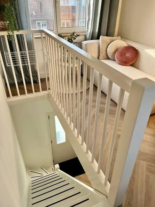 Tiny House In Center Aalsmeer I Close To Schiphol & Amsterdam Apartment