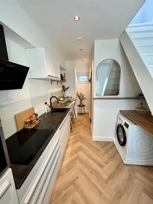Tiny House In Center Aalsmeer I Close To Schiphol & Amsterdam 0*,  Holandia